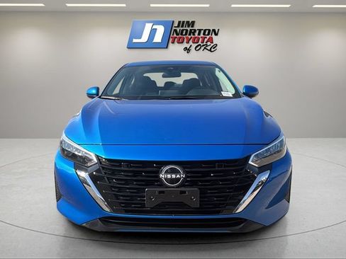 Used 2025 Nissan Sentra SV FWD image 2