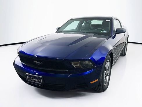 Used 2011 Ford Mustang Premium image 4