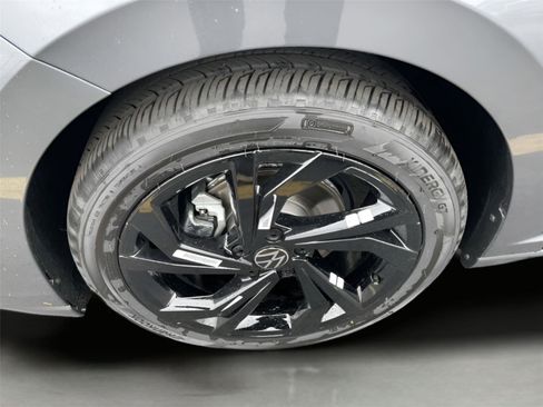 New 2025 Volkswagen Jetta SE image 9