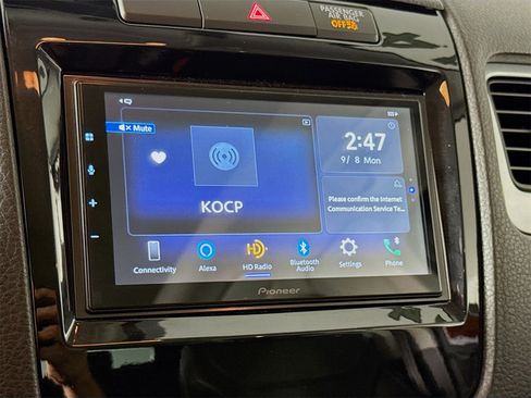 Used 2014 Volkswagen Touareg VR6 image 14