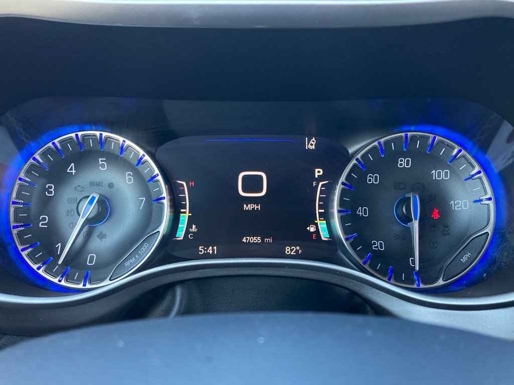 Used 2021 Chrysler Pacifica Touring-L FWD image 16