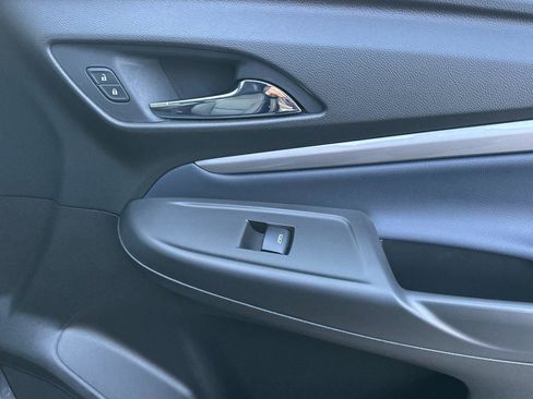 Used 2022 Chevrolet Bolt EUV LT w/ Convenience Package image 21