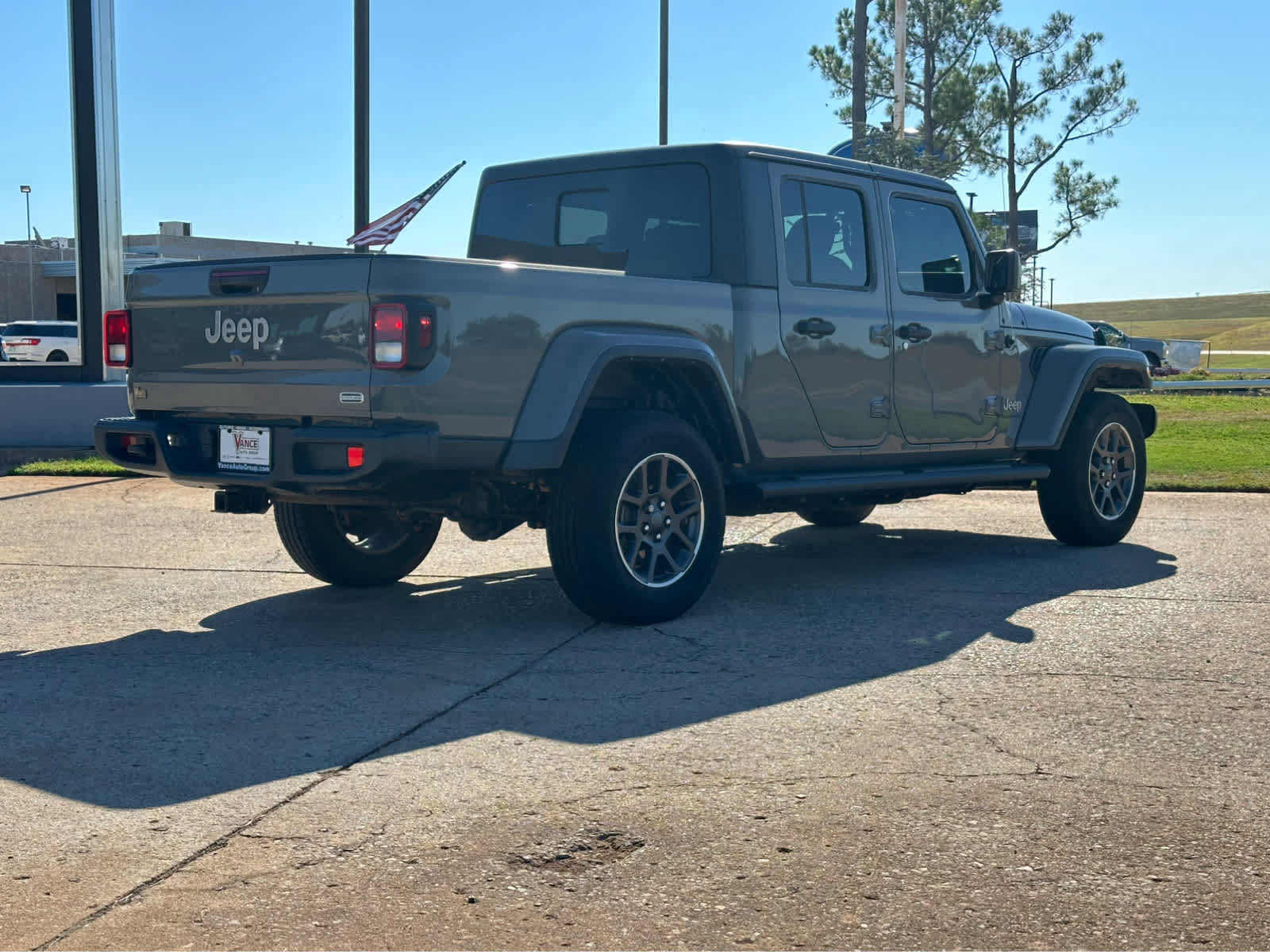Used 2022 Jeep Gladiator Overland w/ Popular Equipment Package AWD/4WD image 4