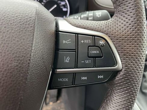 Used 2023 Toyota Sienna Platinum image 33