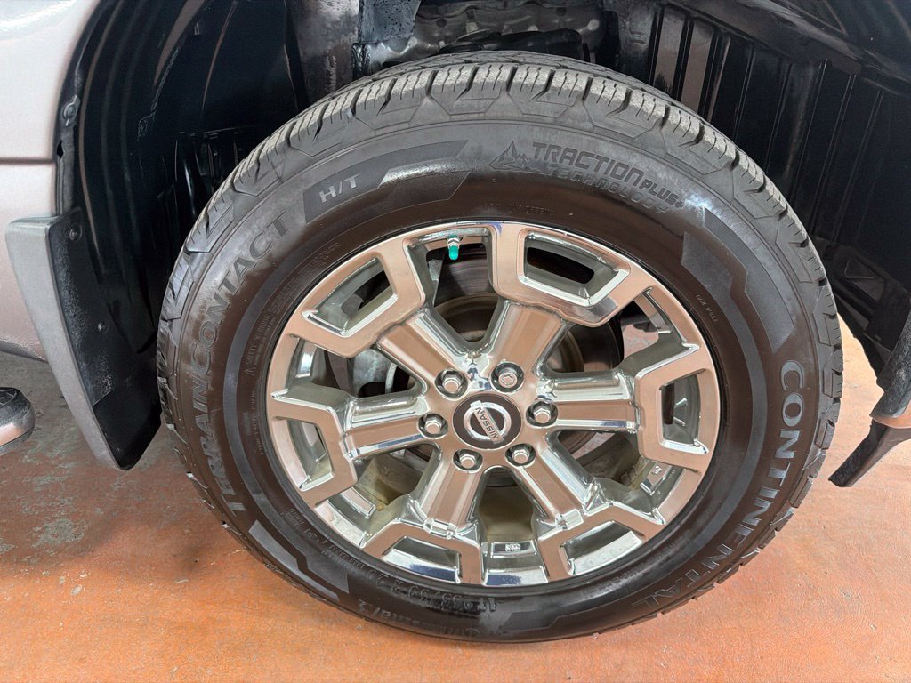 Used 2019 Nissan Titan SL w/ Chrome Package AWD/4WD image 10