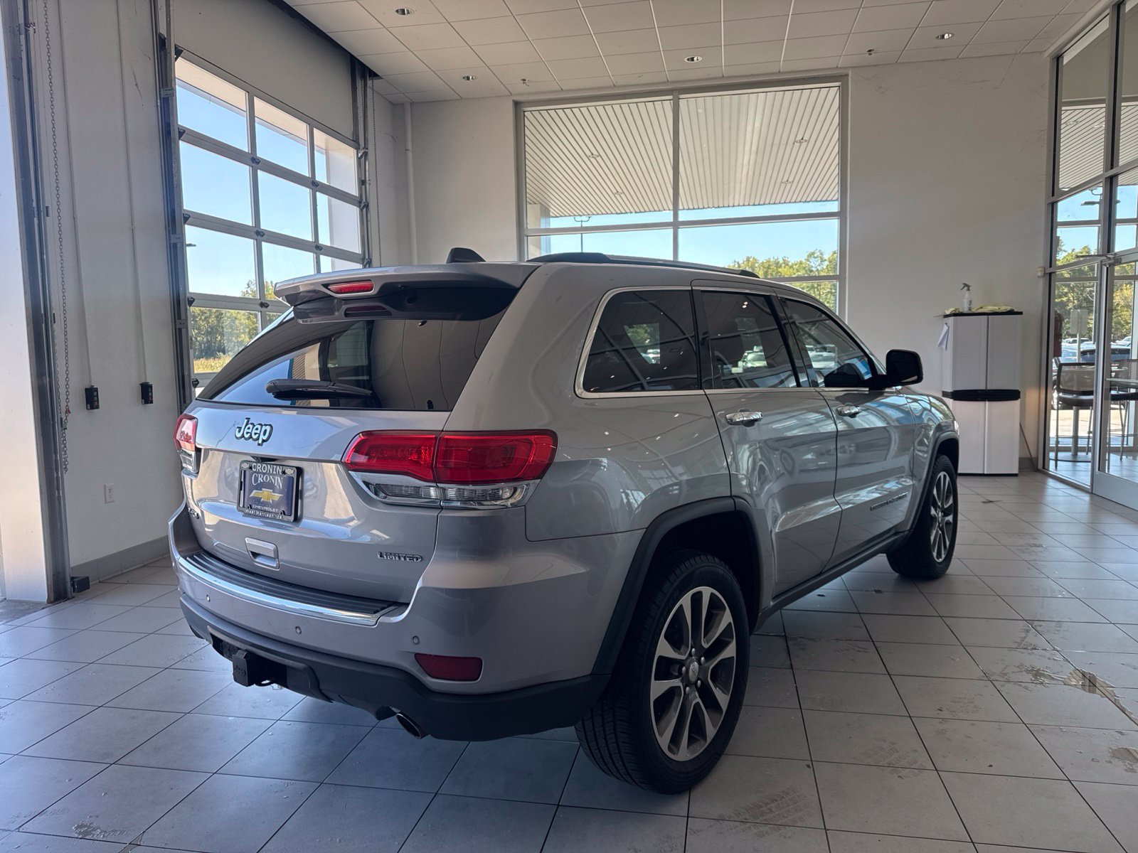 Used 2018 Jeep Grand Cherokee Limited w/ Trailer Tow Group IV AWD/4WD image 4