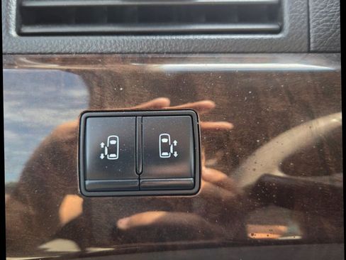 Used 2015 Nissan Quest SV image 27