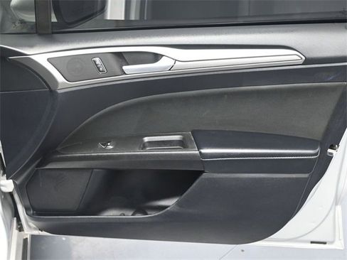 Used 2019 Ford Fusion SE image 33