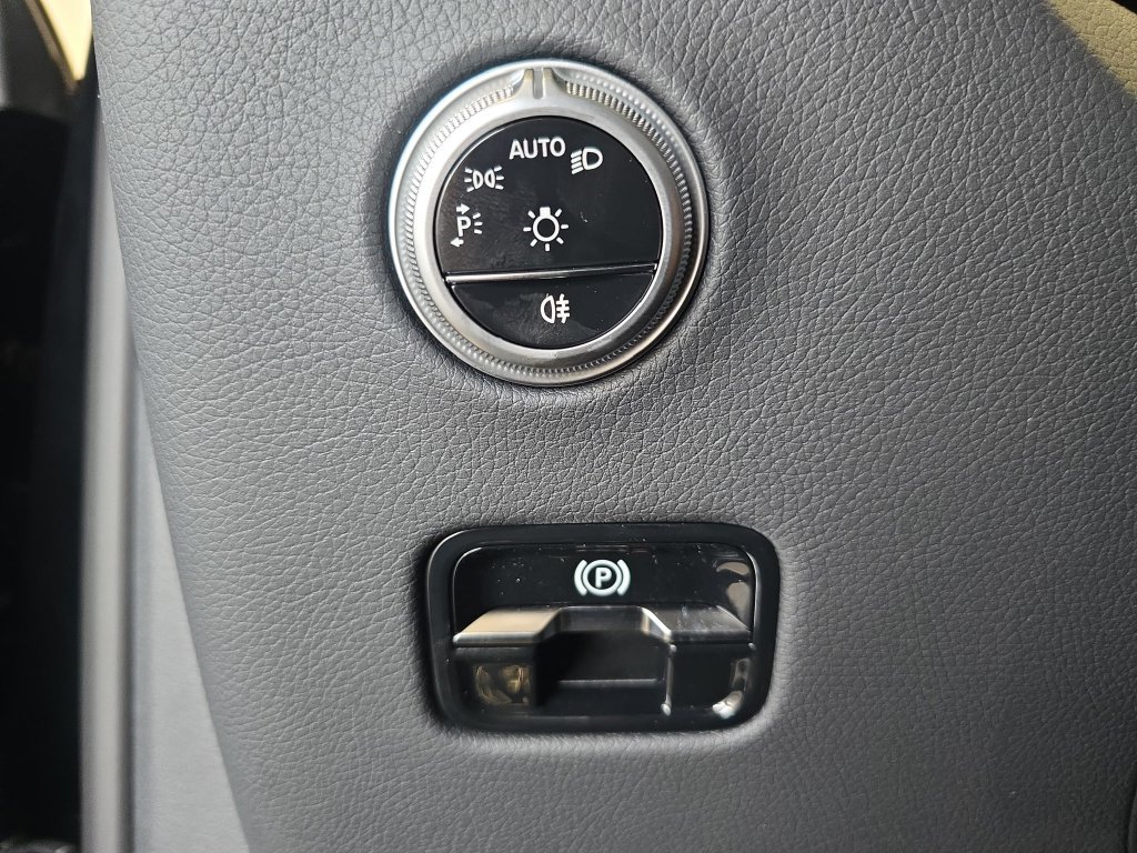Certified 2026 Mercedes-Benz GLC 300 image 28