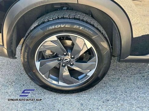 Used 2024 Nissan Rogue SV AWD/4WD image 8