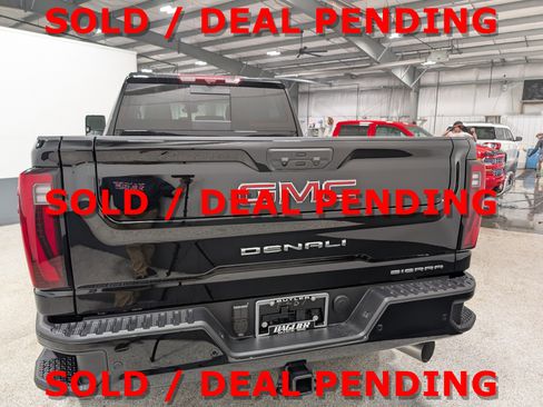 Used 2025 GMC Sierra 3500 Denali image 22