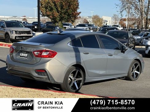 Used 2017 Chevrolet Cruze LT w/ Convenience Package image 7