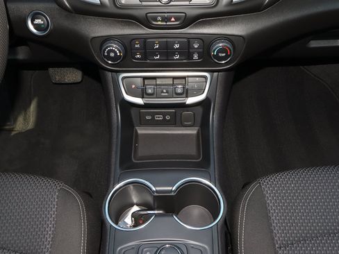 Used 2024 GMC Terrain SLE FWD image 18