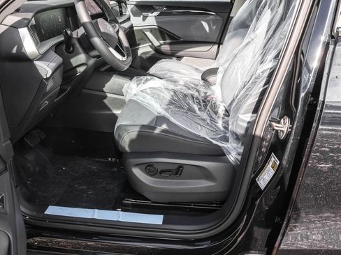 Used 2026 Volkswagen Tiguan SE AWD/4WD image 16