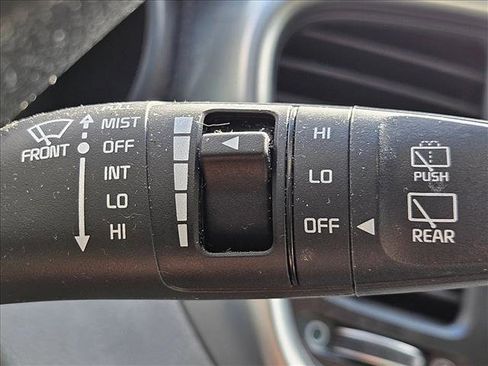 Used 2017 Kia Sorento SX image 9