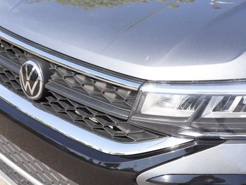 Used 2022 Volkswagen Taos SE w/ Panoramic Sunroof Package AWD/4WD image 12