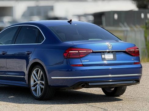 Used 2017 Volkswagen Passat 1.8T R-Line image 16