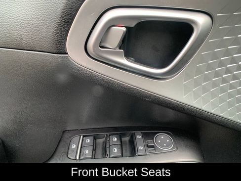 Used 2023 Kia Soul S FWD image 11
