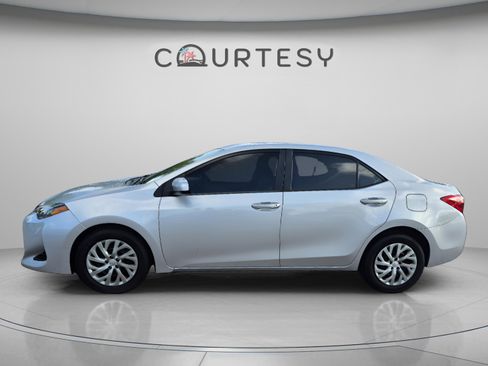Used 2019 Toyota Corolla LE FWD image 2