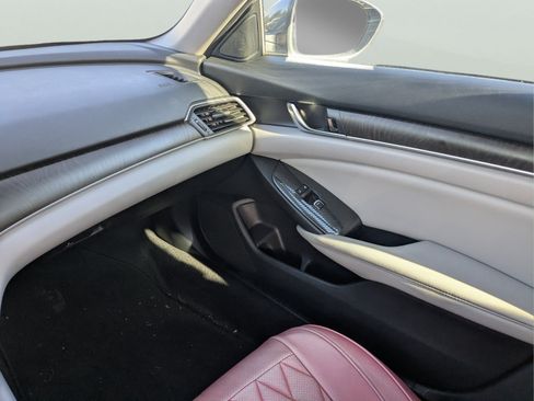 Used 2019 Honda Accord EX image 13