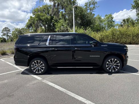 New 2026 Chevrolet Suburban High Country w/ Sun And Tow Package AWD/4WD image 2