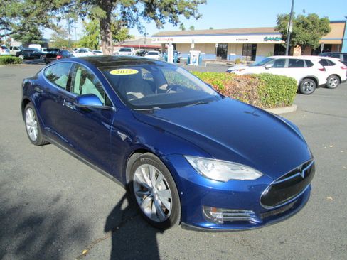 Used 2015 Tesla Model S 85D image 3