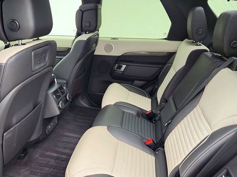 Used 2024 Land Rover Discovery Metropolitan Edition image 19