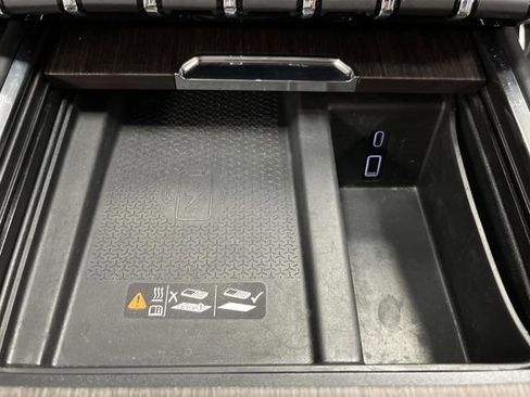 Used 2024 GMC Acadia Denali image 26