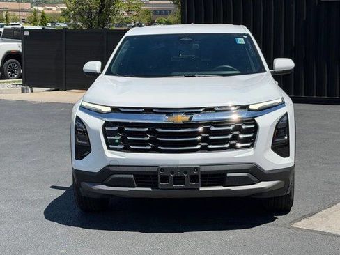 Used 2025 Chevrolet Equinox LT AWD/4WD image 2