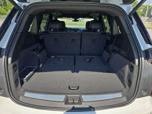 New 2025 Cadillac XT6 Luxury FWD image 17