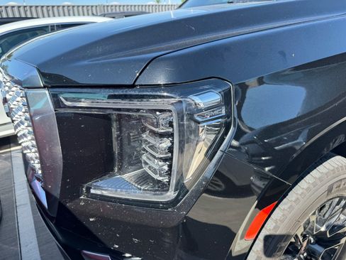 Used 2021 GMC Yukon XL Denali AWD/4WD image 6
