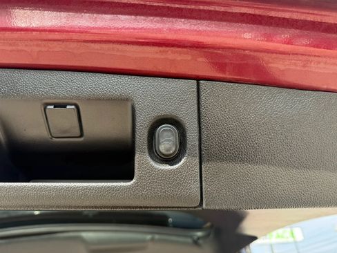 Used 2018 GMC Yukon SLT AWD/4WD image 14