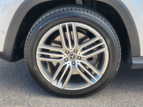 Used 2024 Mercedes-Benz GLS 450 4MATIC image 10
