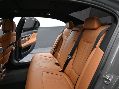 Used 2022 BMW 750i xDrive w/ Executive Package image 15