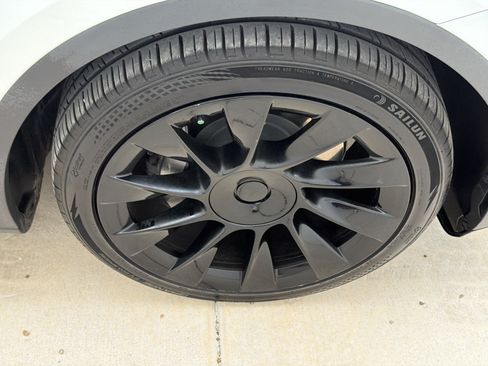 Used 2021 Tesla Model Y Long Range AWD/4WD image 15