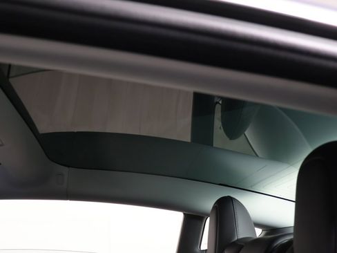 Used 2018 Tesla Model 3 Long Range image 16