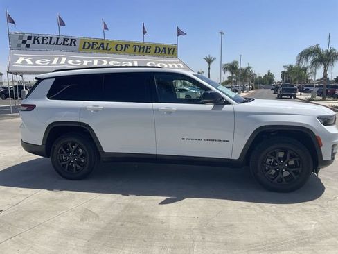 Used 2025 Jeep Grand Cherokee L Laredo AWD/4WD image 9