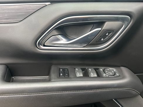 Used 2023 GMC Yukon XL SLT w/ SLT Premium Package image 10