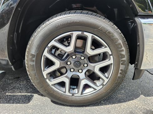 Used 2025 RAM 1500 Laramie AWD/4WD image 7