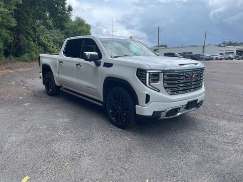 Used 2023 GMC Sierra 1500 Denali w/ Technology Package AWD/4WD image 9