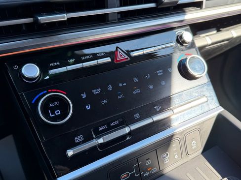 Used 2025 Hyundai Santa Fe Limited image 11