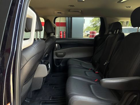 Used 2026 Kia Carnival FWD image 12