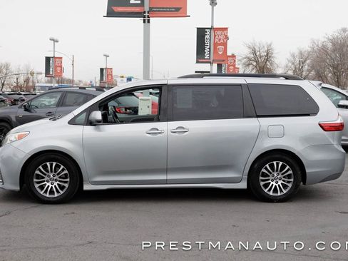 Used 2019 Toyota Sienna XLE w/ XLE Navigation Package image 10