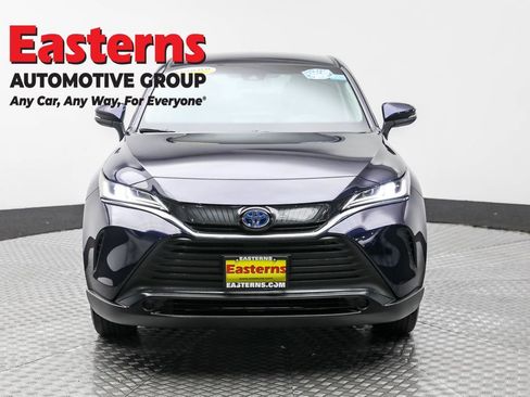 Used 2024 Toyota Venza LE image 2