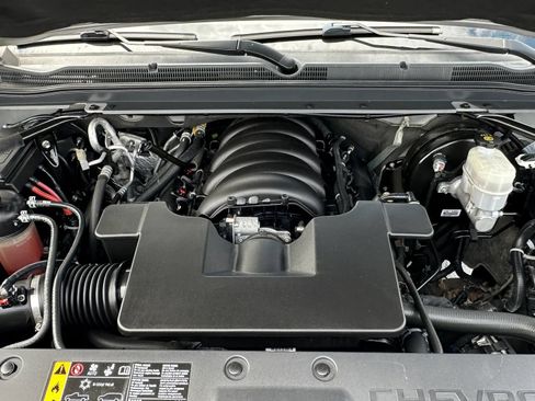 Used 2018 Chevrolet Suburban LT AWD/4WD image 25