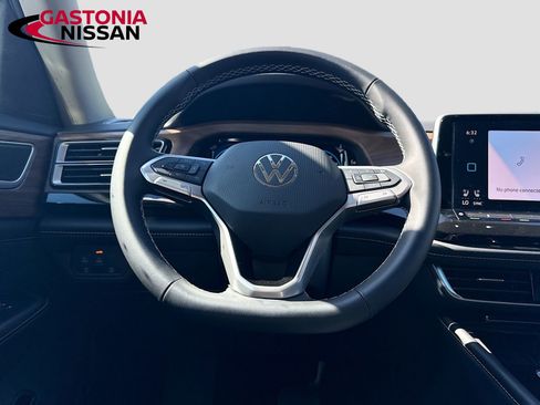 Used 2025 Volkswagen Atlas SE AWD/4WD image 30