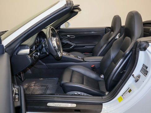 Used 2015 Porsche 911 Turbo S w/ High-end Infotainment Package AWD/4WD image 13