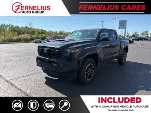 Used 2025 Toyota Tacoma TRD Sport AWD/4WD image 3