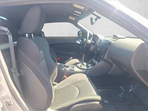 Used 2020 Nissan 370Z Coupe RWD image 16