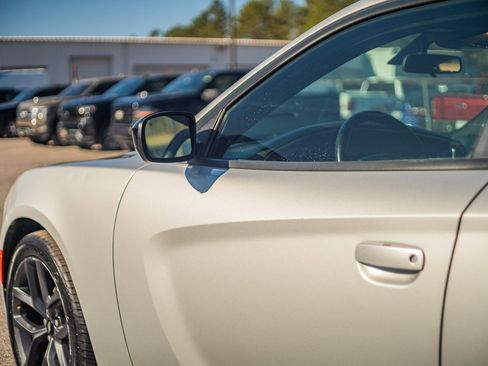 Used 2019 Dodge Charger SXT image 12